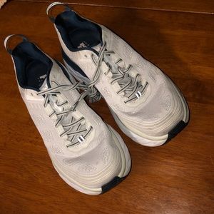 Hoka One One Bondi 6 Wide Size 10 woman’s Athletic  shoes Light Gray & Navy blue